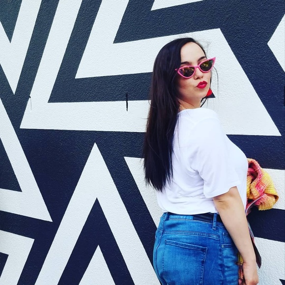 Meet your Posher, Malaina ! - Picture 2 of 3